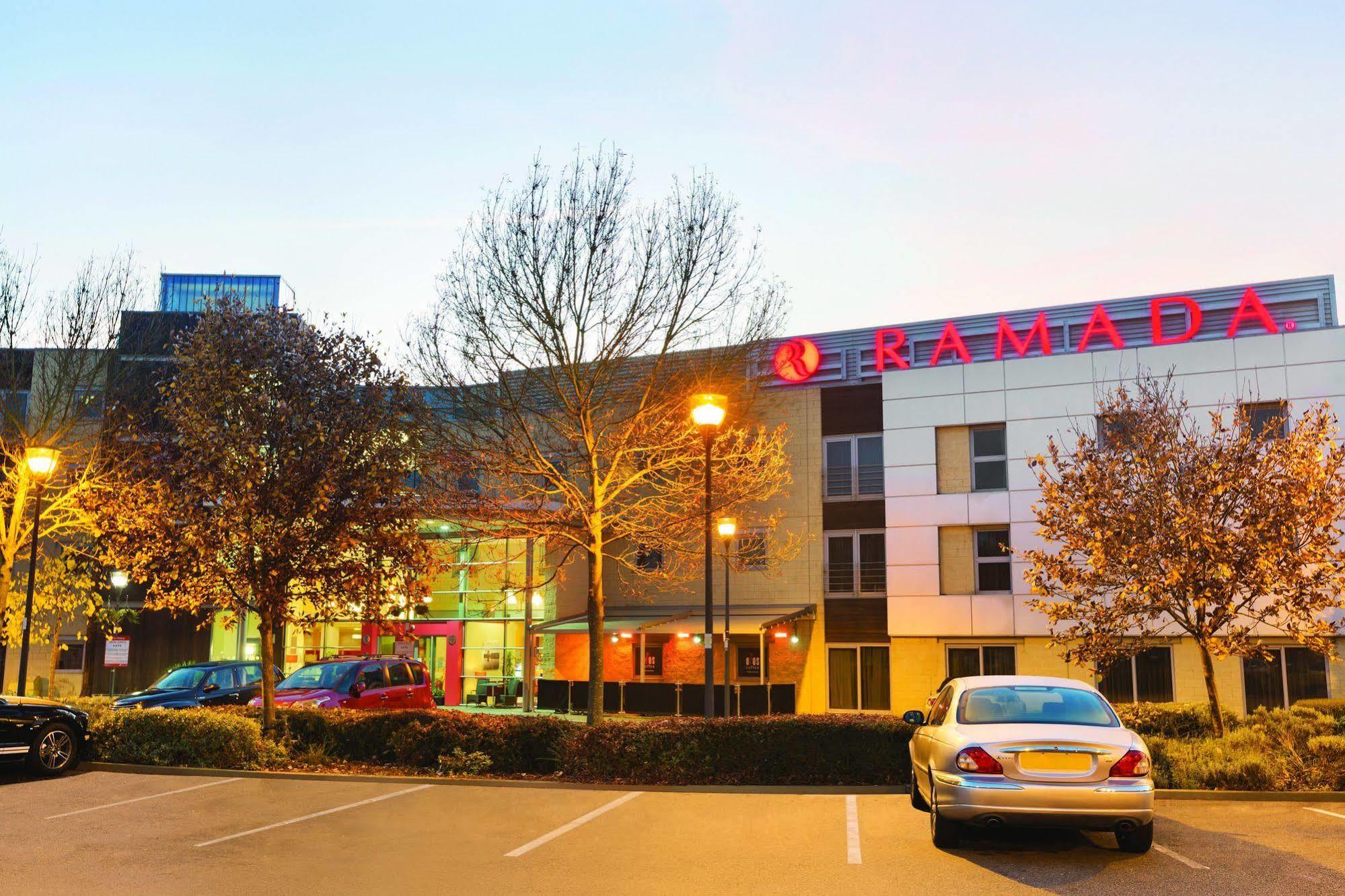 Ramada London North Hotel Edgware Buitenkant foto