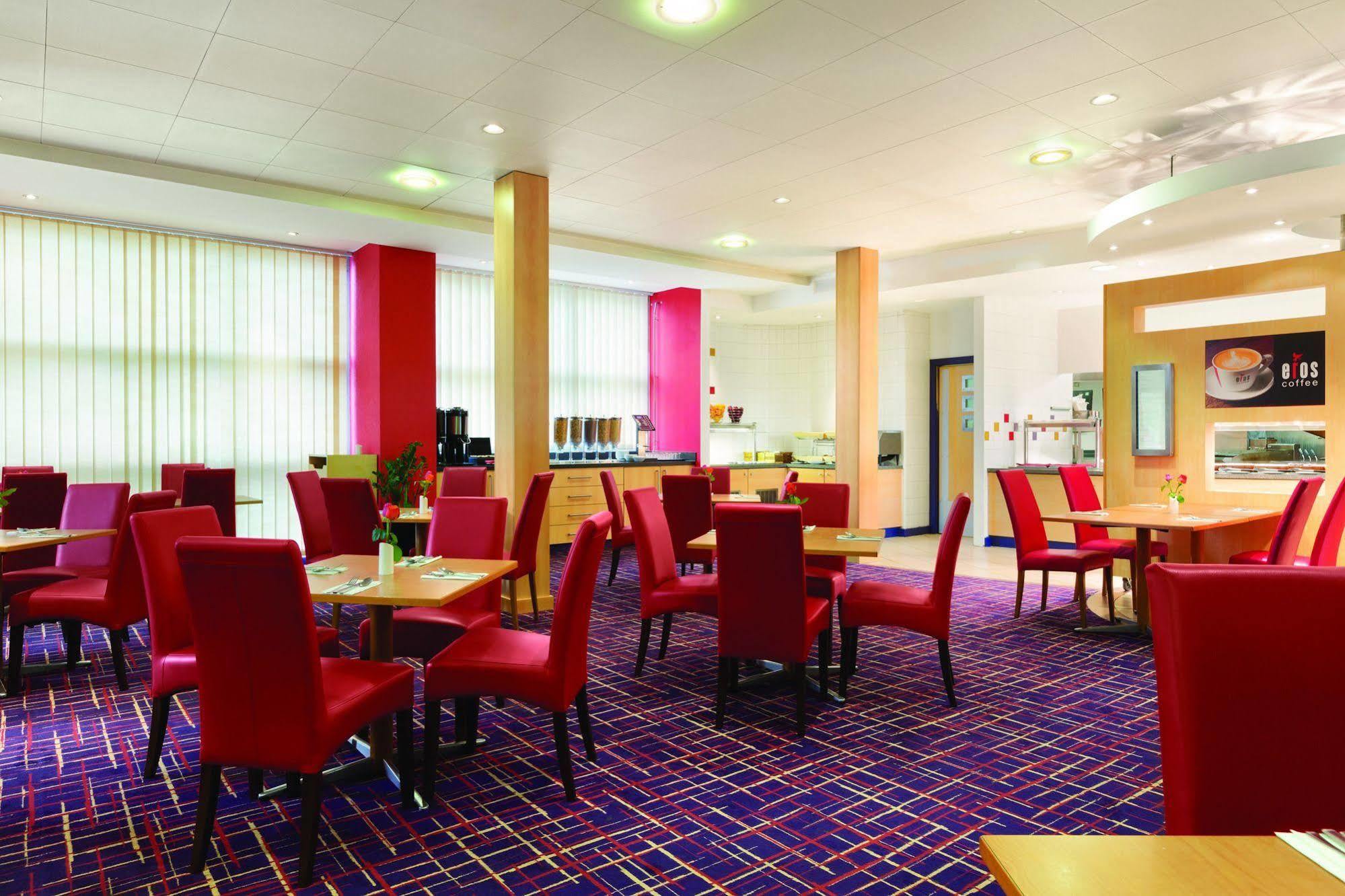 Ramada London North Hotel Edgware Buitenkant foto