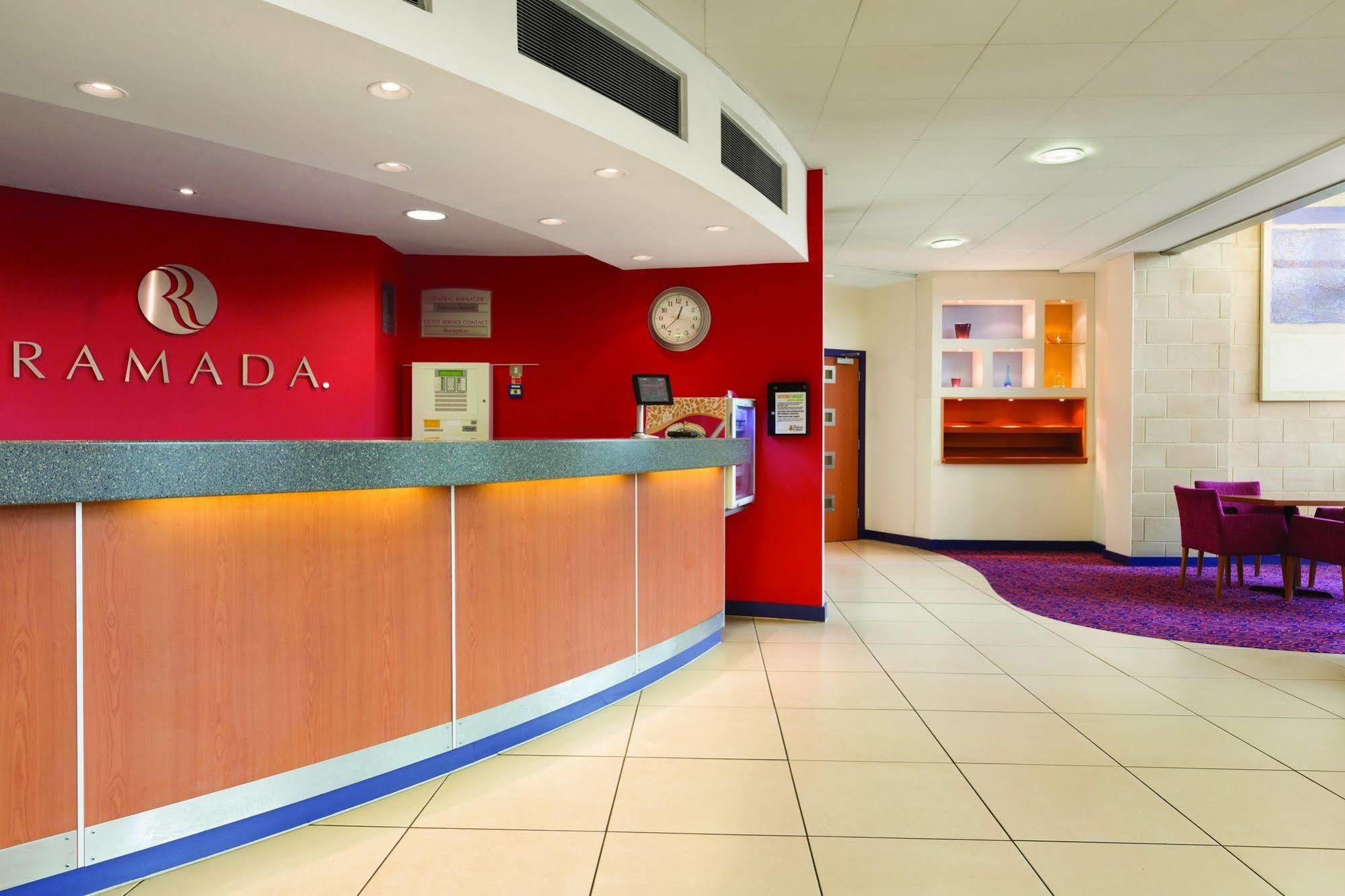 Ramada London North Hotel Edgware Buitenkant foto